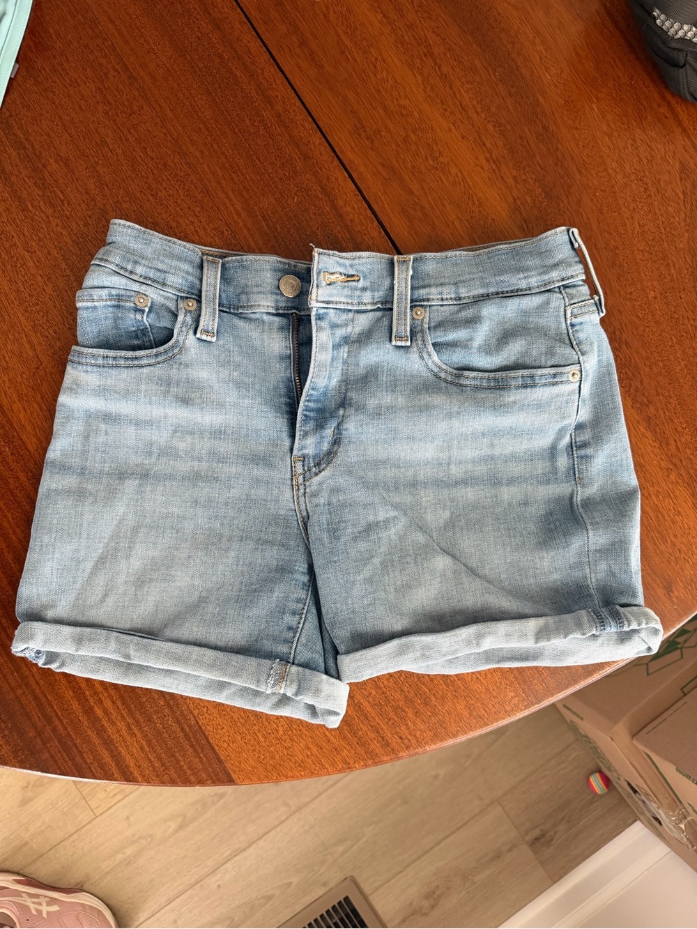 Levi mid length denim shorts size 28